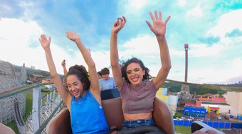 Mulheres entram de graça no Hopi Hari em março; veja regras