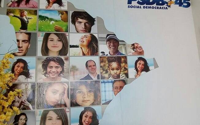 Imagem do painel do diretório do PSDB em Sergipe com Selena Gomez e Nátalia Nery viralizou nas redes sociais