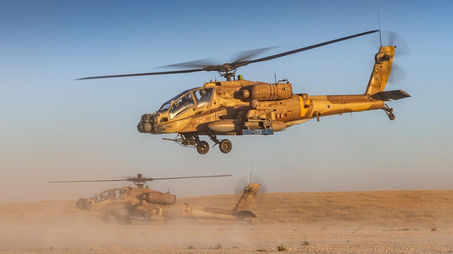 O helicóptero de ataque AH-64 Apache é um dos principais armamentos do país