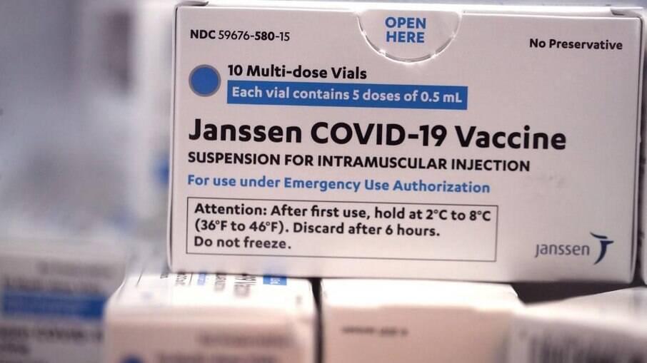 Programada para chegar nesta terça (15) ao Brasil, vacina da Janssen vai atrasar
