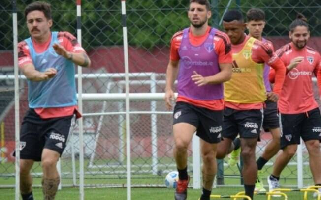 São Paulo trabalha contra-ataques e circuitos físicos em preparação para enfrentar o Athletico-PR