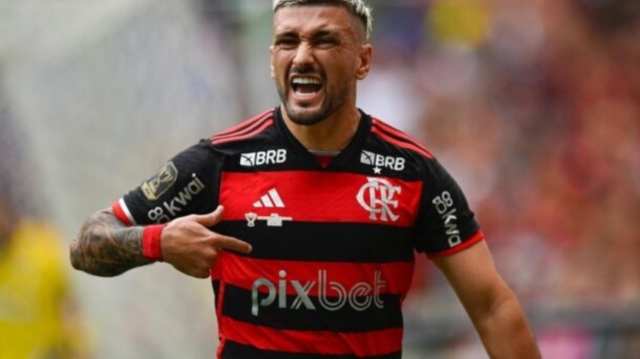 Arrascaeta marcou o primeiro do Flamengo contra o Atlético-MG