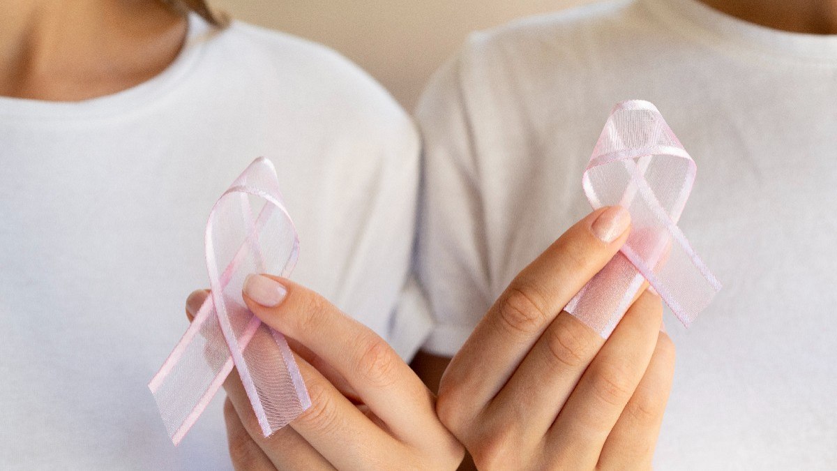 Neste mês de conscientização, o câncer de mama e o câncer do colo de útero serão os dois  temas abordados