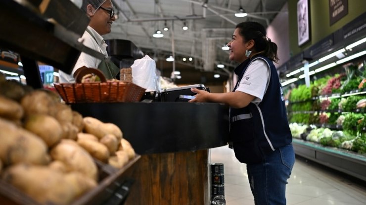 Bukele ordena abertura de mercados móveis para conter aumento dos preços dos alimentos em El Salvador
