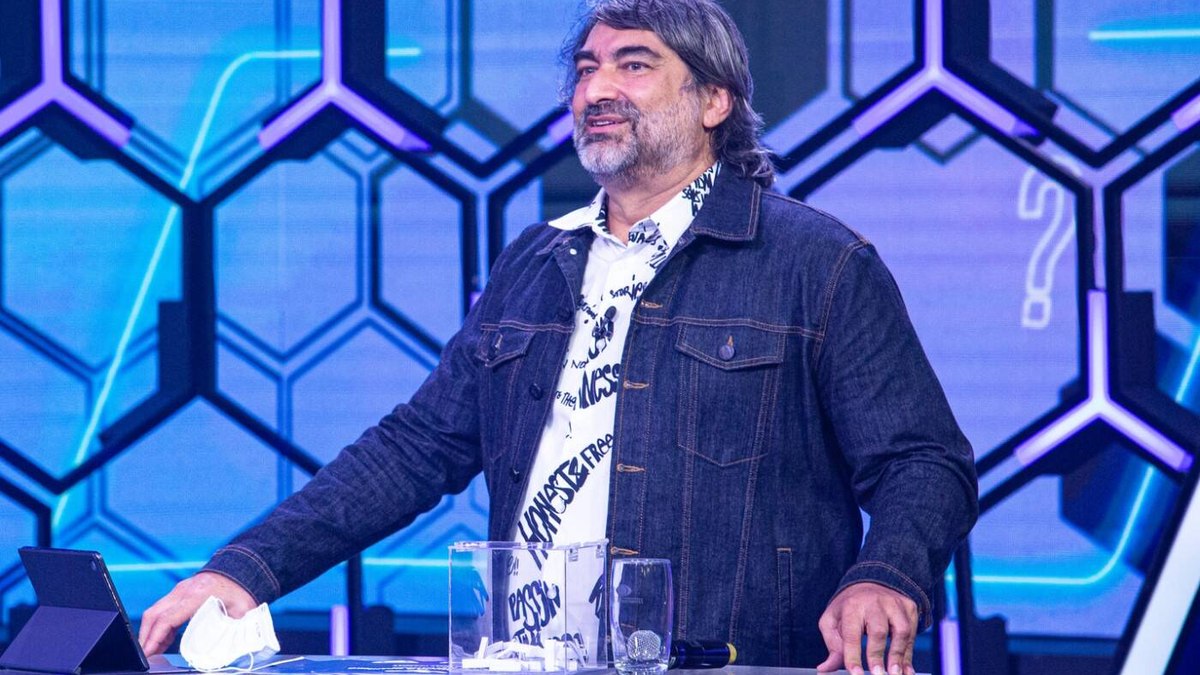 Zeca Camargo comanda o game show '1001 Perguntas'