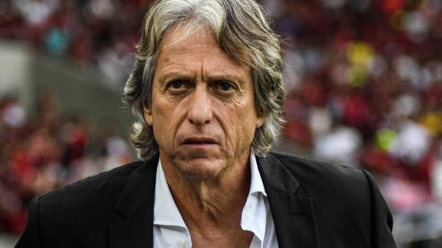 Jorge Jesus foi demitido do Benfica e está na mira do Galo