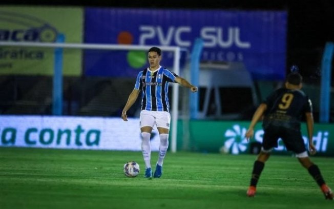 Natã Felipe em ação pelo Grêmio Natã Felipe em ação pelo Grêmio