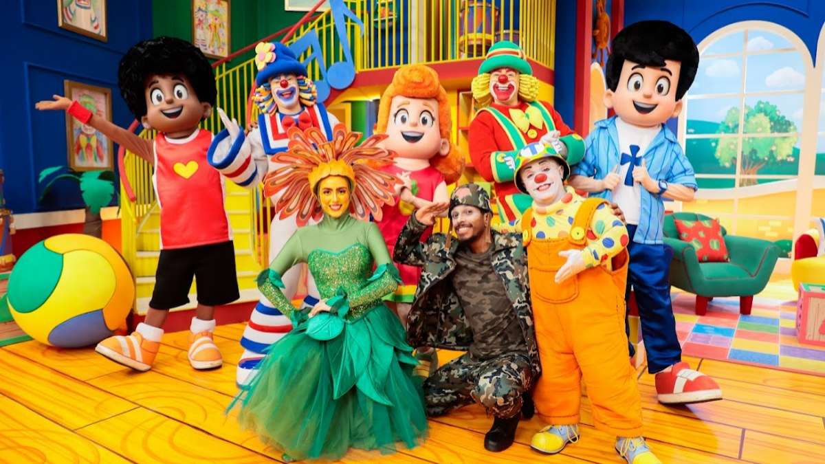 Patati e Patatá com os novos colegas de trabalho