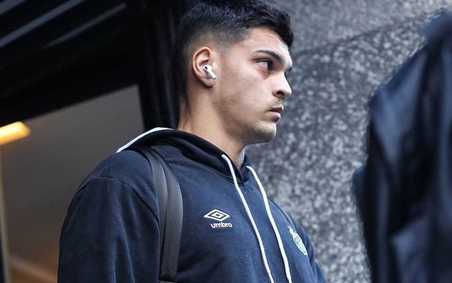 Gabriel Brazão será desfalque para o Santos pelo restante de 2026 Gabriel Brazão será desfalque para o Santos pelo restante de 2026