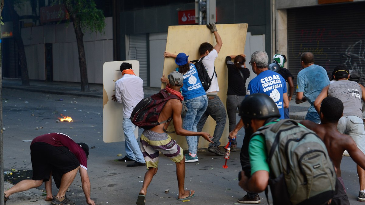 Moradores relatam medo e caos após operação no Complexo da Penha Moradores relatam medo e caos após operação no Complexo da Penha