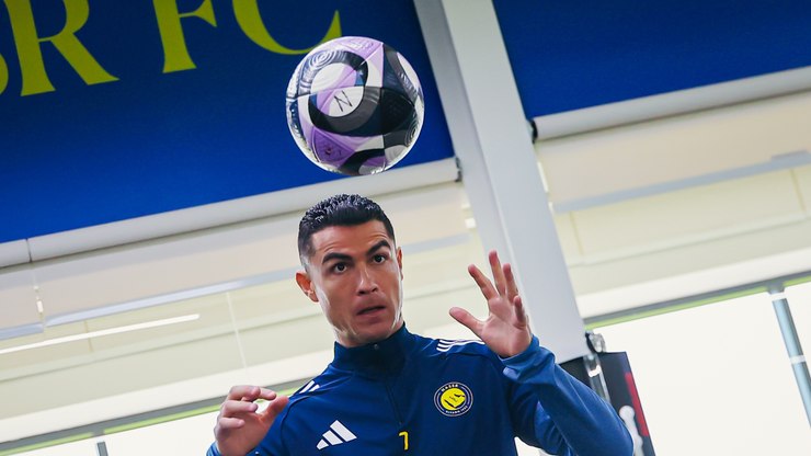 Faltam 43! CR7 entra em campo de olho nos 1000 gols. Veja números