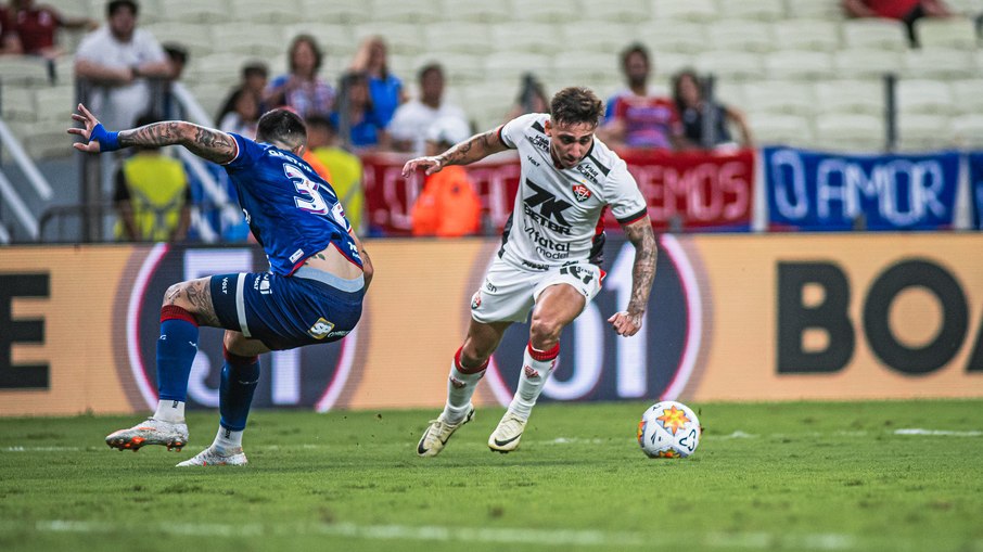 Gustavo Mosquito em ação pelo Vitória Gustavo Mosquito em ação pelo Vitória