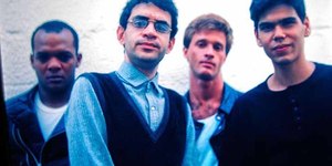 Conheça a história de Renato Rocha, ex-baixista da Legião Urbana