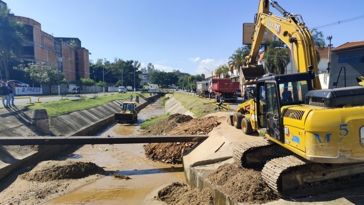 Córrego Invernada: Valinhos inicia desassoreamento preventivo