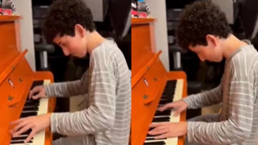 Marcos Mion mostrou o filho caçula tocando piano