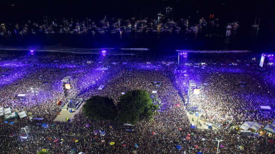 Praia de Copacabana, no Rio de Janeiro durante o Show da cantora Madonna