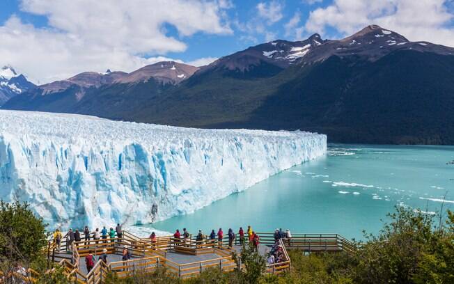 A geleira Perito Moreno, na Patagônia, é um ponto turístico imperdível para quem procura destinos turísticos exóticos