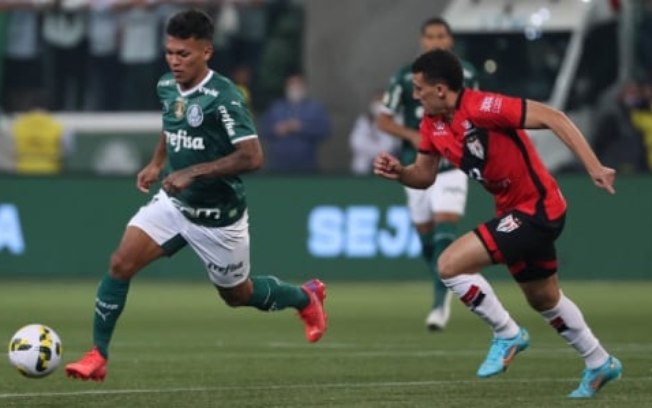 Titularidade, sequência e assistências: Veron assume papel importante no Palmeiras