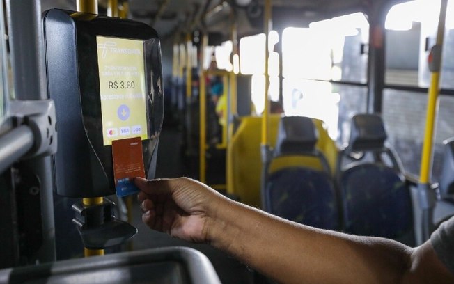 Mais 111 linhas de ônibus passam a aceitar apenas cartão