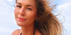 Lívia Andrade posa de biquíni na praia e ganha elogios: “Sereia”