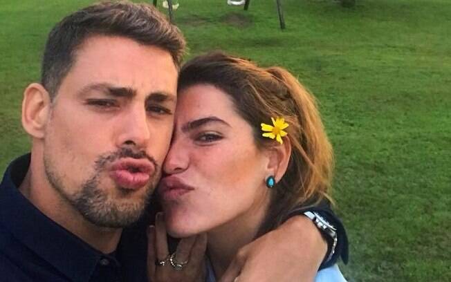 Cauã Reymond e Mariana Goldfarb subirão ao altar neste sábado (13) em pousada luxuosa em Minas Gerais