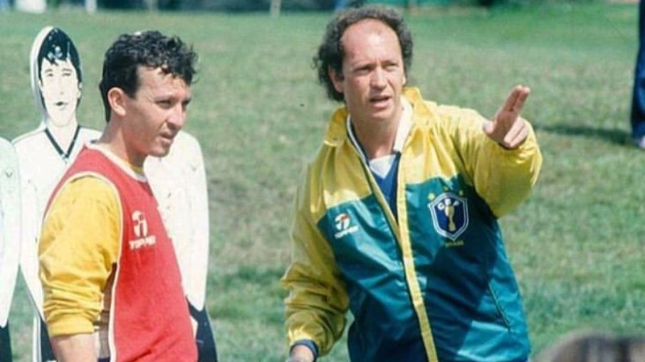 Neto e Paulo Roberto Falcão em uma sessão de treinamentos da Seleção