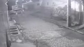 Borracheiro escapa por pouco de explosão de pneu