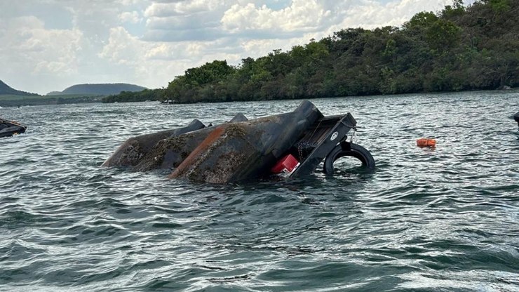Embarcação com mais de 20 pessoas afunda no Rio Grande