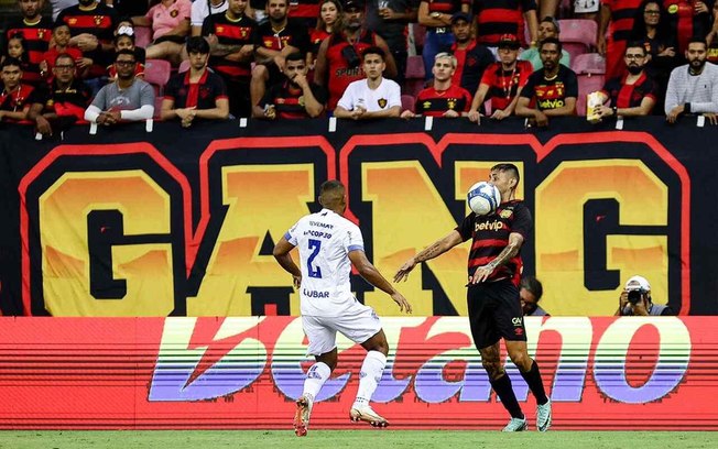 Sport e Paysandu duelam na Arena Pernambuco. No fim, o time da casa levou a melhor