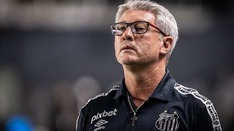 Santos demite técnico Odair Hellmann