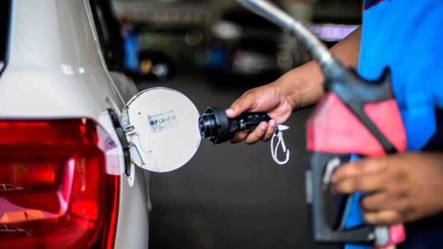 Litro da gasolina atingiu R$ 7,298 nesta semana