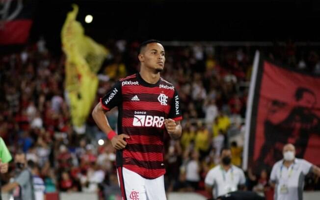 Lázaro corresponde à aposta de Paulo Sousa e vira líder de assistências do Flamengo na temporada
