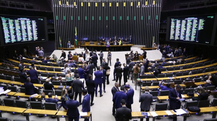 Câmara deve votar proposta que blinda parlamentares e fim do foro