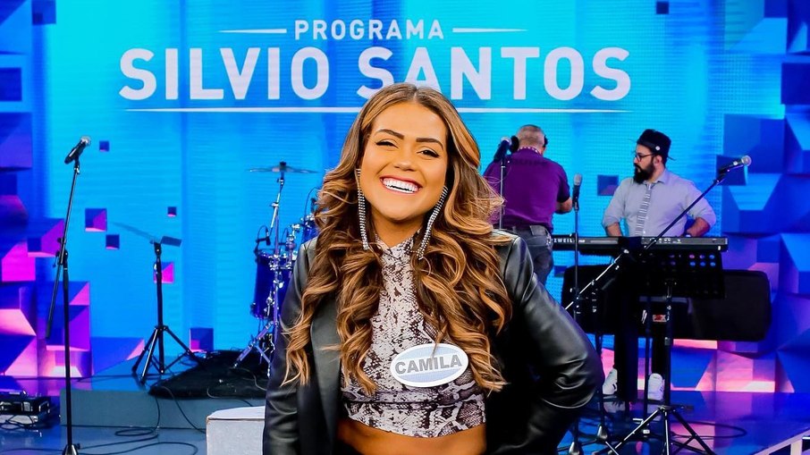 Camila Loures cantou no Programa Silvio Santos e foi criticada na internet