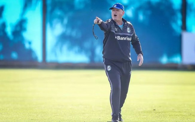 Renato Gaúcho volta ao Grêmio para tentar evitar o rebaixamento do clube à Série B Renato Gaúcho volta ao Grêmio para tentar evitar o rebaixamento do clube à Série B