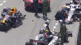 Magnussen causa batida forte em Pérez