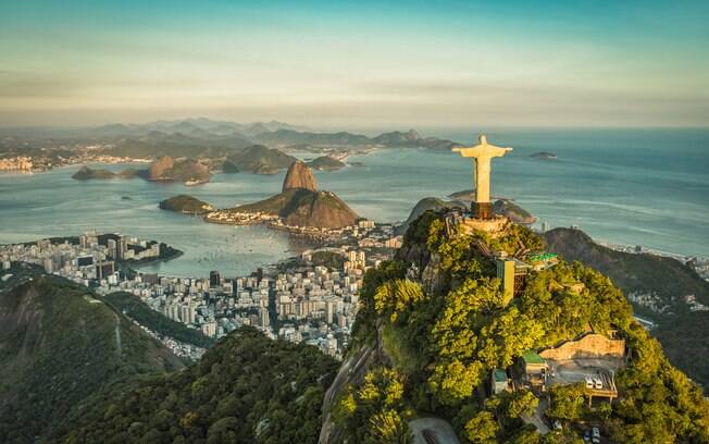 Quando o assunto é cidade com praia, a Cidade Maravilhosa é a mais popular para quem quer fazer viagens pelo Brasil
