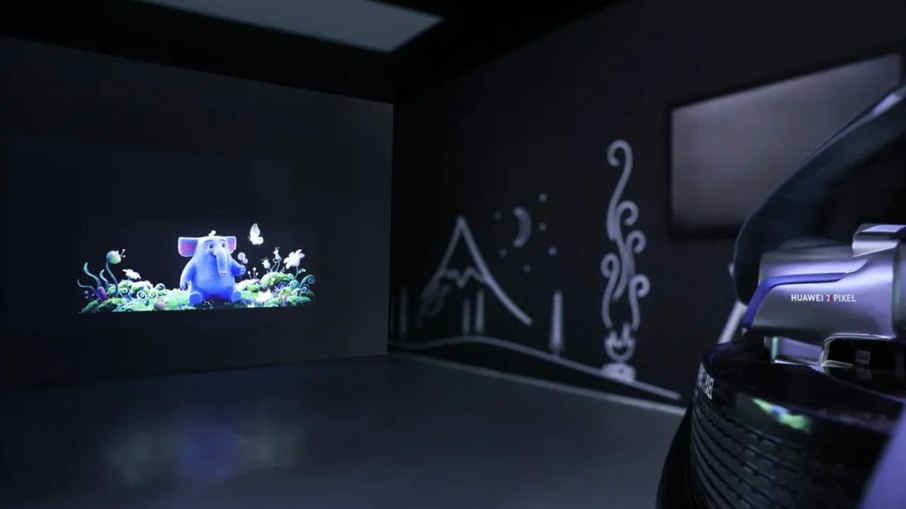 Tecnologia apresentada na China permite criar um “cinema ao ar livre” usando os faróis do veículo Tecnologia apresentada na China permite criar um “cinema ao ar livre” usando os faróis do veículo