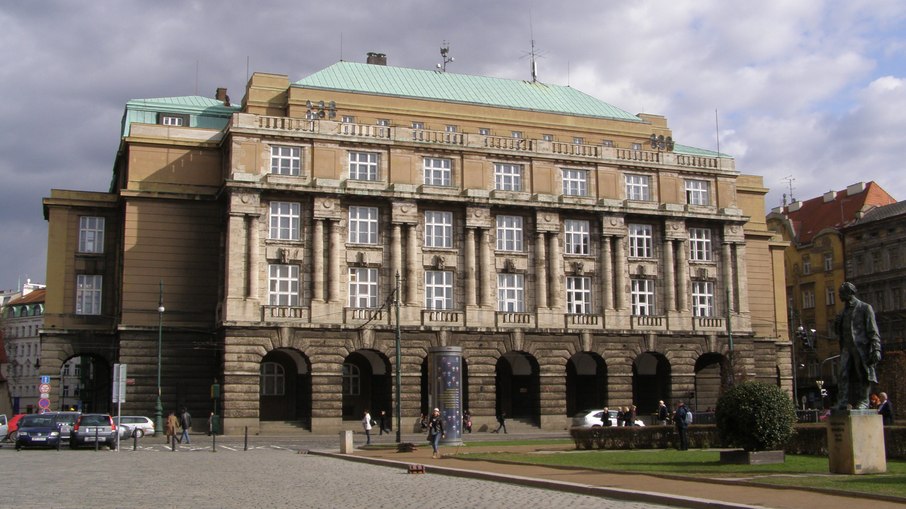 Atirador abriu fogo na faculdade de Letras da Universidade de Charles, em Praga