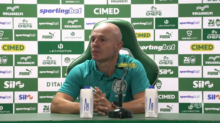 Castanheira explica estratégia: “Tentamos fugir do encaixe”
