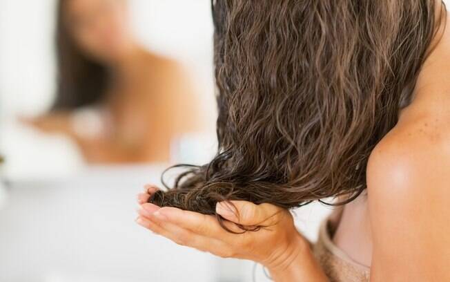 Cuidar dos cabelos também faz parte da rotina de beleza das mães