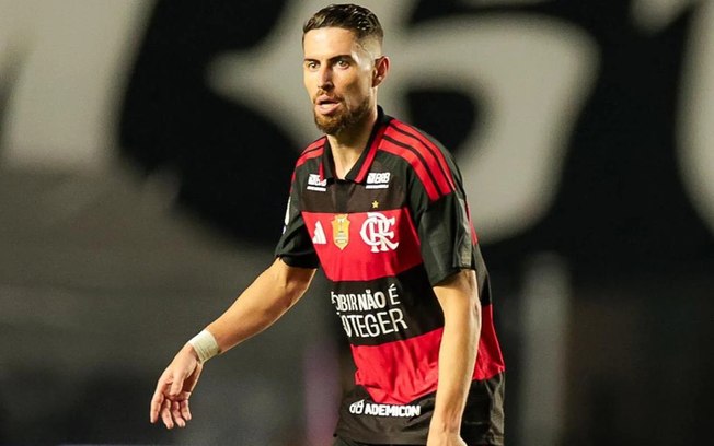 Jorginho deixou o Flamengo com um a menos após levar vermelho direto em pênalti cometido