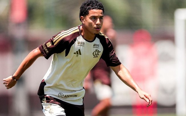 Varela, enfim, está de volta ao Flamengo após longa Data Fifa