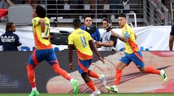 Colômbia goleia o Panamá e avança para a semifinal