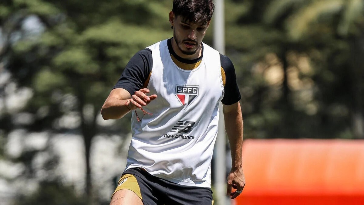 São Paulo foca na tática para clássico contra o Santos no Brasileirão