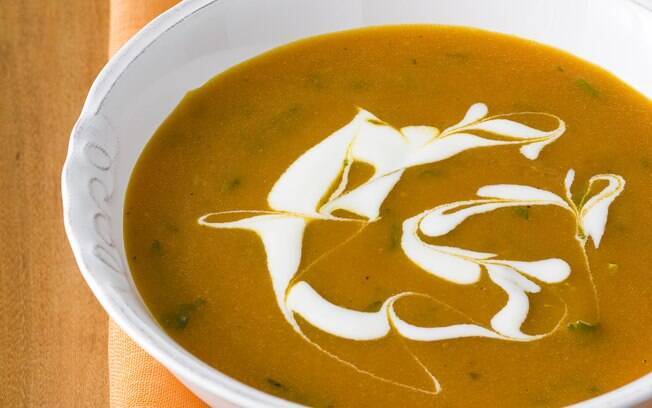 Foto da receita Sopa de cenoura com curry pronta.
