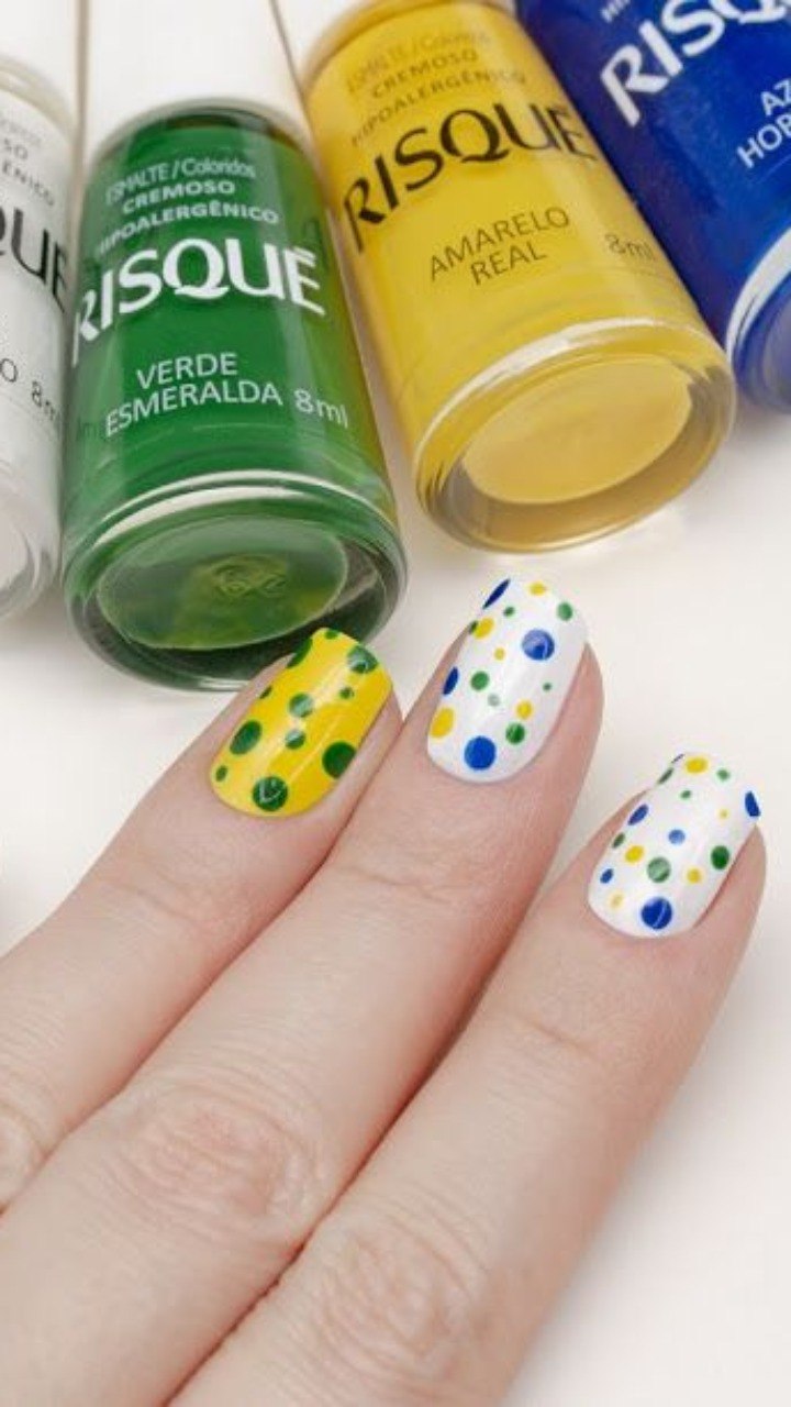 Unhas verde e amarelo