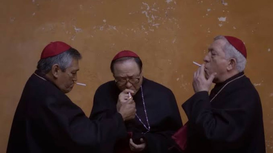 Papas podem fumar? Francisco baniu venda de cigarros no Vaticano Papas podem fumar? Francisco baniu venda de cigarros no Vaticano