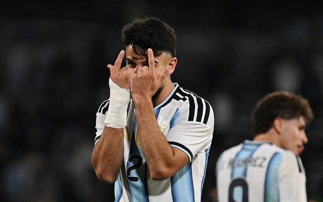 Flaco López celebra primeiro gol com a camisa da Argentina