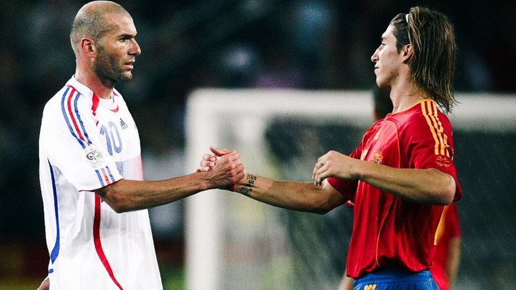 Espanha encontra França em Copas 20 anos após o show de Zidane